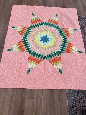 Twin Starburst Quilt - Pink with Multicolor Star